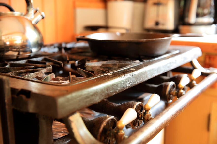 1920s Stove - 2927 Riverside Dr