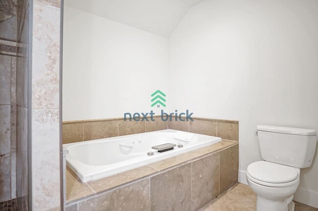 Building Photo - 3 Bed 2.5 Bath for Rent in Lake Forest Park!