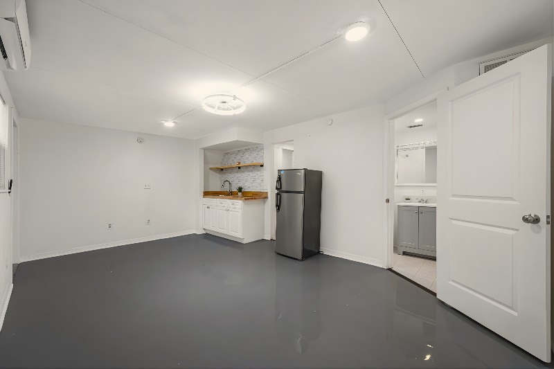 Building Photo - 1815 Apache Trail