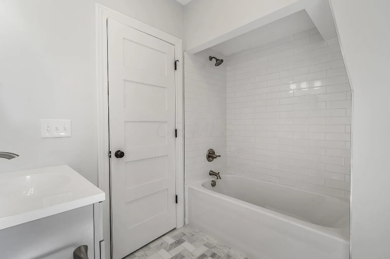 Building Photo - 473 E Sycamore St