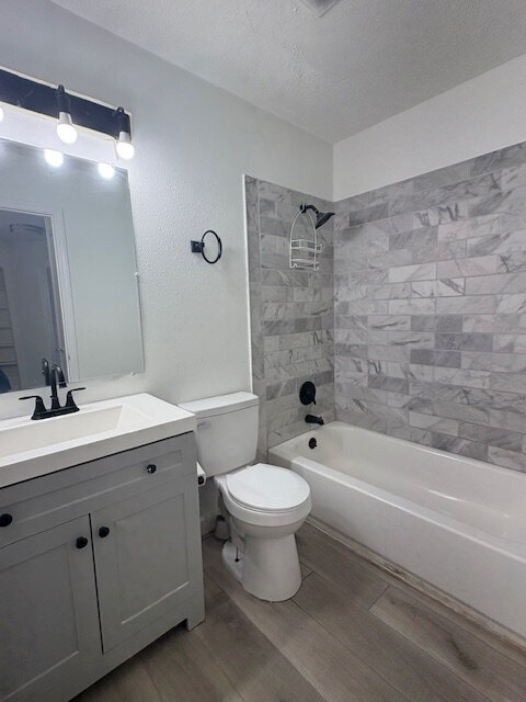 Building Photo - Cimarron 4 Bedroom Home Less Than 5 Minute...