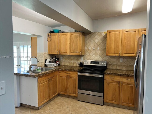 Building Photo - 1885 NE 53rd St