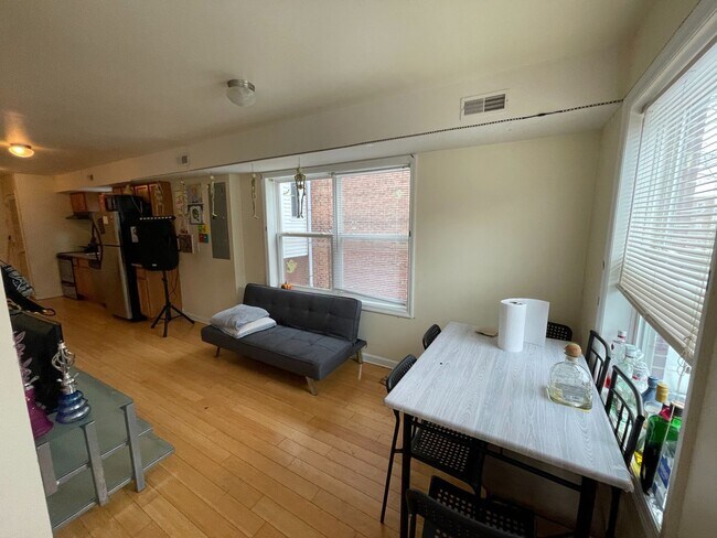 Building Photo - 1526 N 17th St