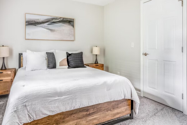 Building Photo - Horne Pl Main House