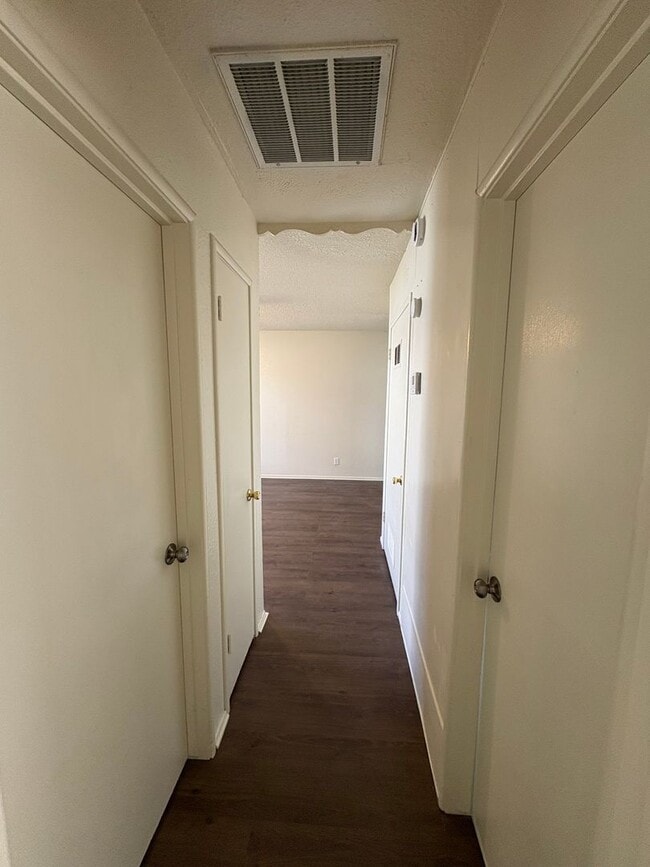 Building Photo - 3939