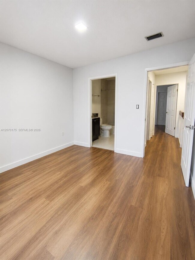 Building Photo - 550 NW 82nd Ct