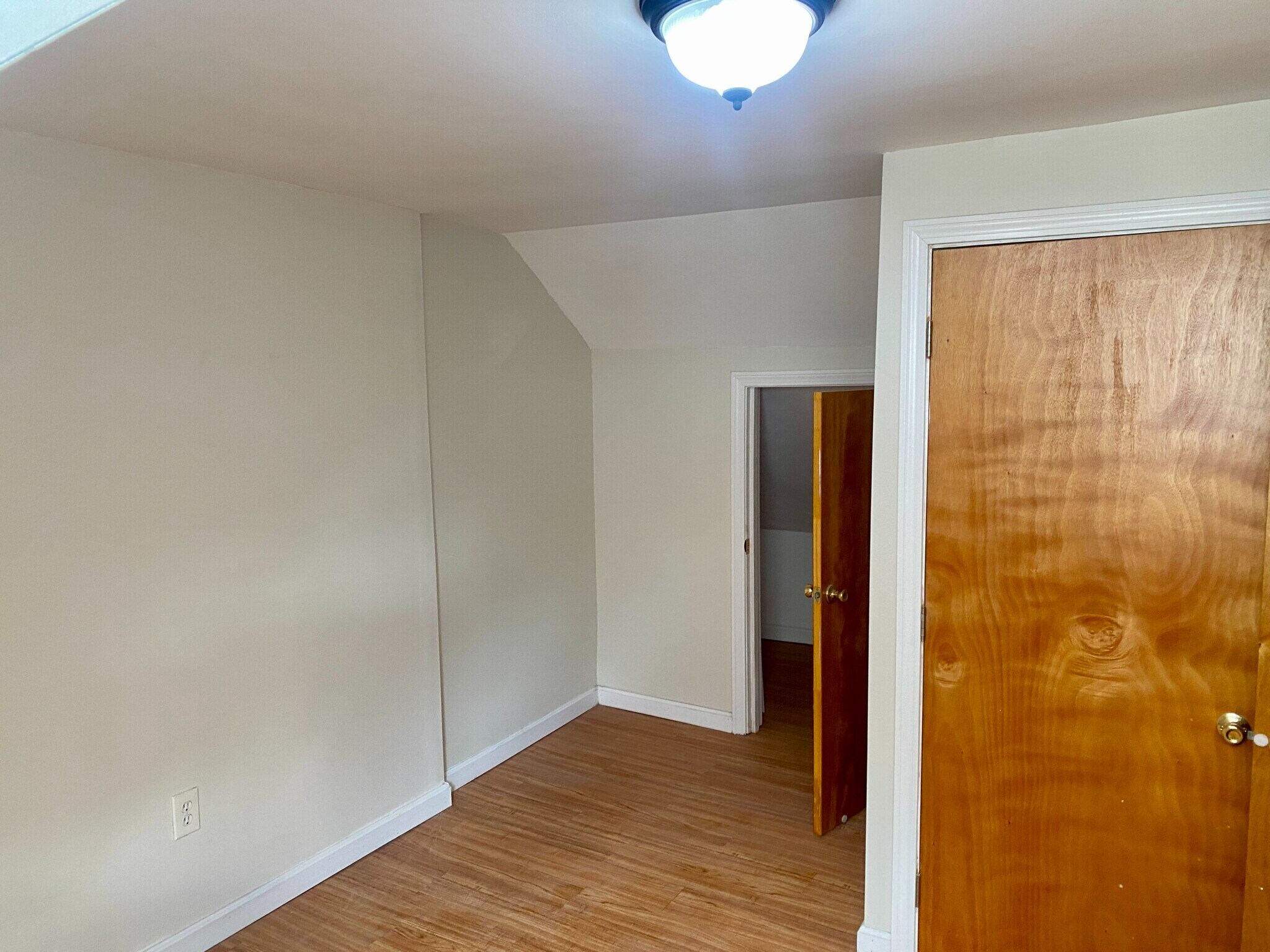 Building Photo - 123 Thorndike St