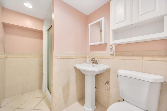 Building Photo - 933 Fenworth Blvd