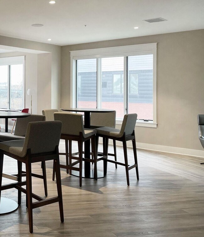 Building Photo - 604 Frank E Rodgers Blvd S