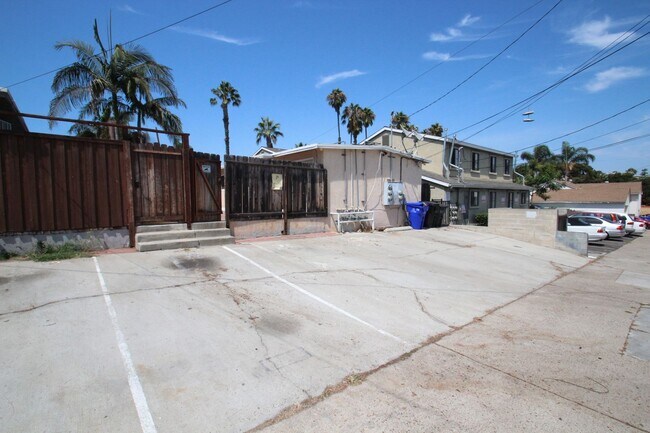 Building Photo - 2039-2043 Grand Avenue