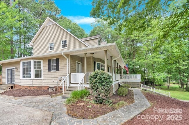 Building Photo - 832 Kemp Rd