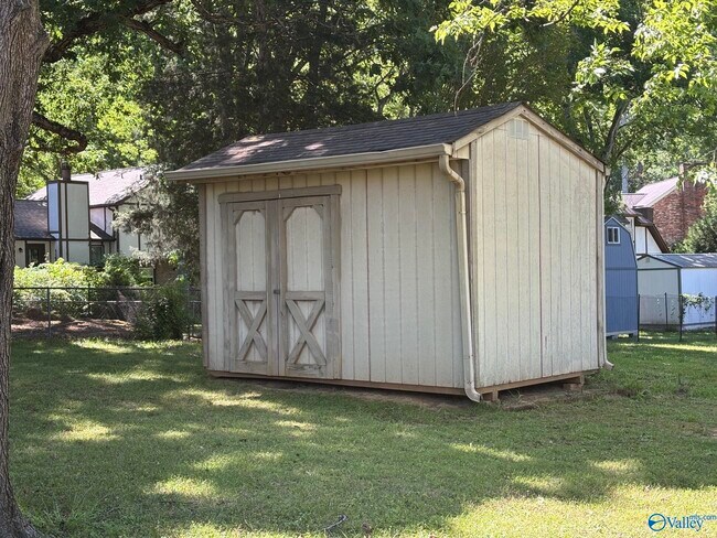 Building Photo - 2705 Willena Dr SE