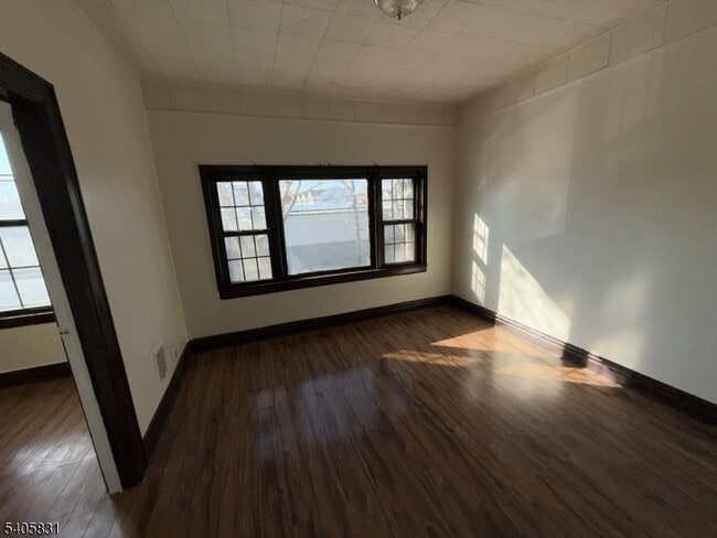 Building Photo - 98 Yale Ave