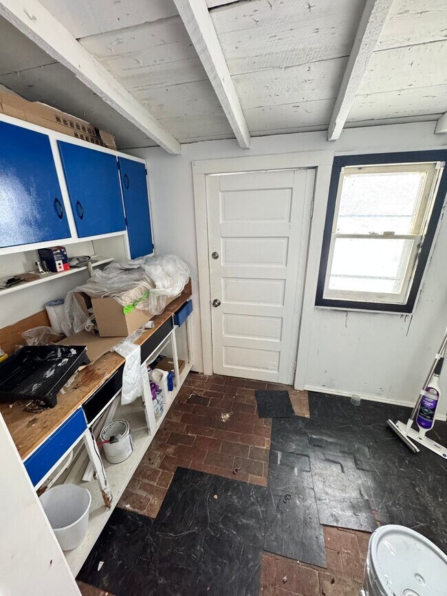 Building Photo - 3 bed 1.5 bath house near Church Hill