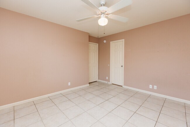 Building Photo - **1 Story 3 Bedroom 2 Bath Home in Hutto, TX