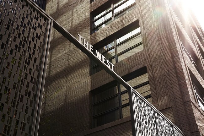 Building Photo - 547 W 47th St