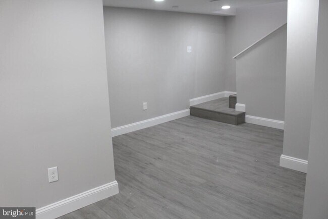 Building Photo - 7967 Foster Ave