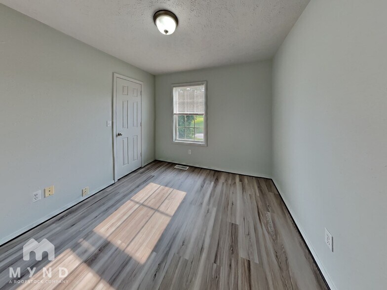 Building Photo - 5635 S Farm Rd 145