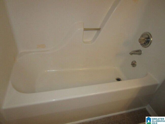 Building Photo - 2BR/1BA in Quiet Spring Lake Neighborhood