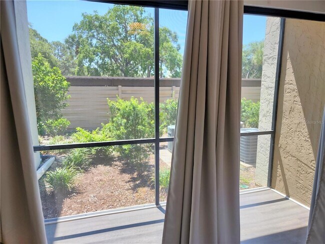 Building Photo - 650 Bird Bay Dr E