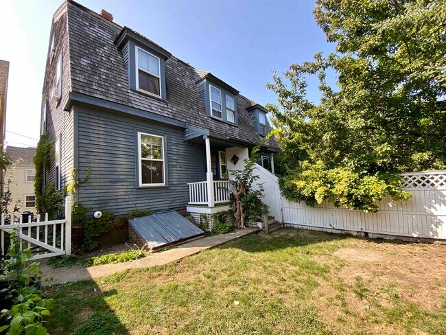 Building Photo - 59 Manning St