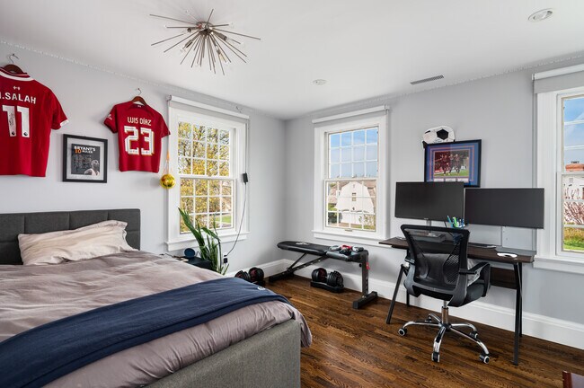 Building Photo - 187 Dolphin Cove Quay