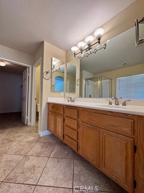 Building Photo - 30997 Oakhill Dr