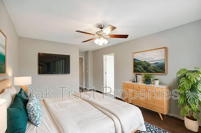 Building Photo - 504 Truman Dr