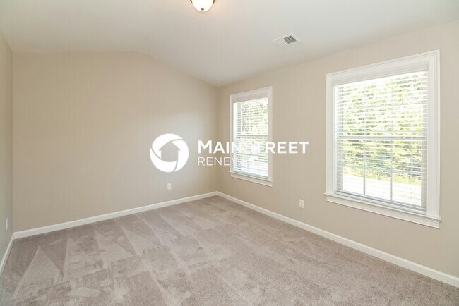 Building Photo - 5663 Valley Loop