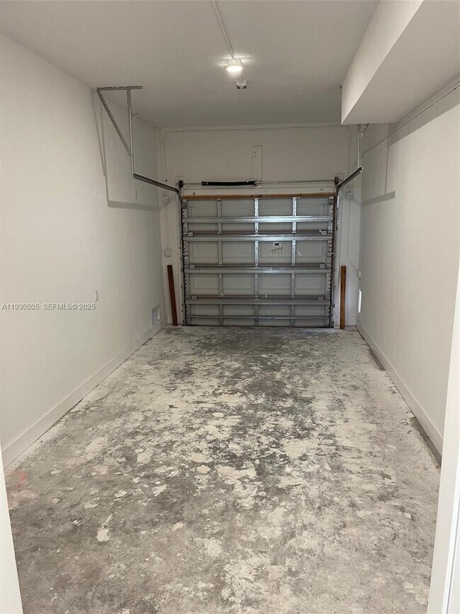 Building Photo - 238 NW 11th Ct