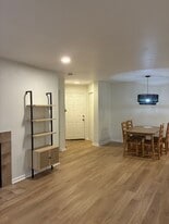 Building Photo - 44 Forest Cv