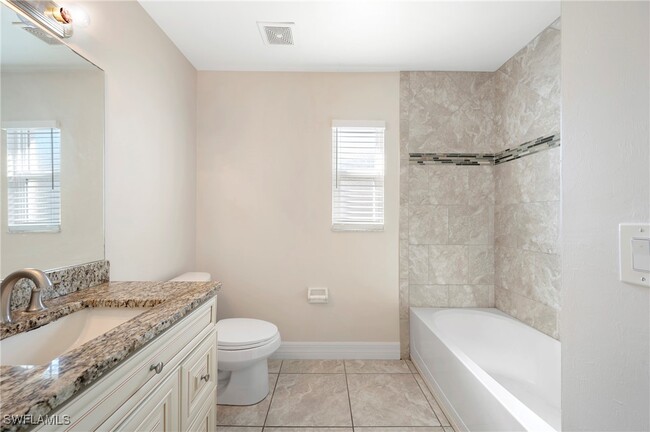 Building Photo - 4208 SW 7th Pl