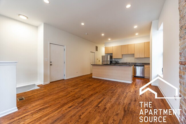 Building Photo - 2835 W Medill Ave