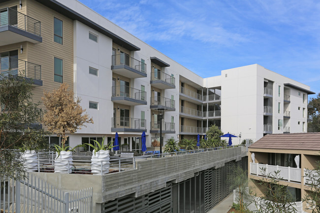 Primary Photo - Modernaire Luxury Apartments