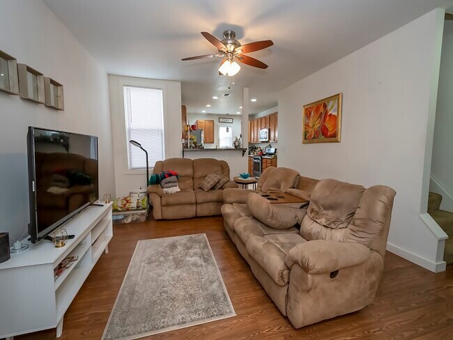 Building Photo - 329 Augusta St