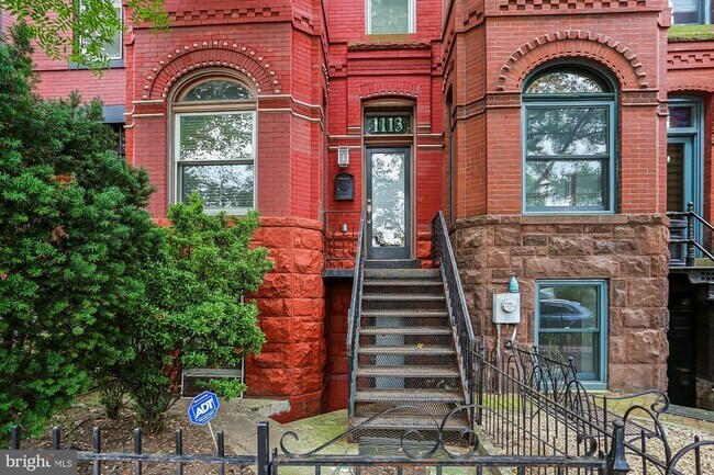 Building Photo - 1113 Independence Ave SE
