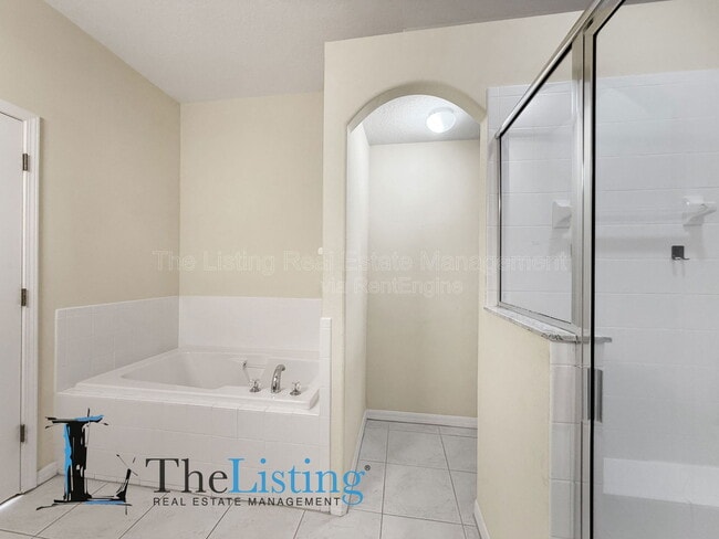 Building Photo - 7411 Surrey Wood Ln