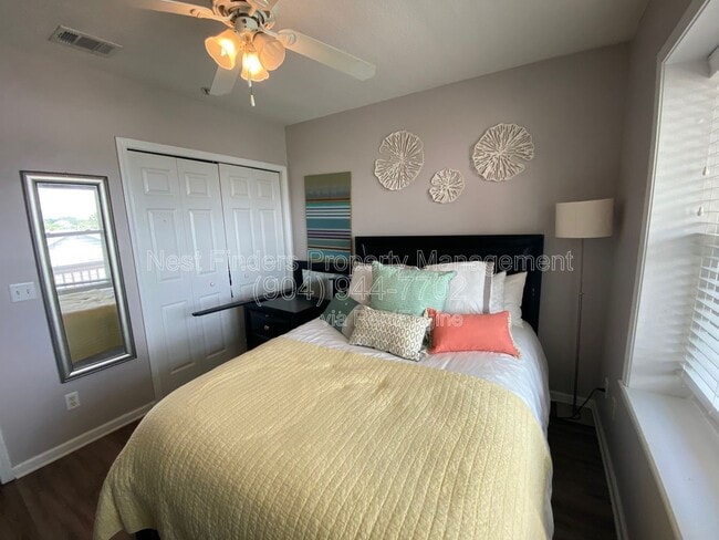 Building Photo - 1412 1st St N