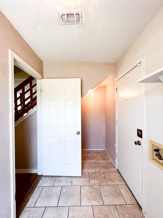 Building Photo - Available NOW!!!! Gorgeous 2 story, 3 bedroom, 2.5 bath, 2 car garage home with garage door opene...
