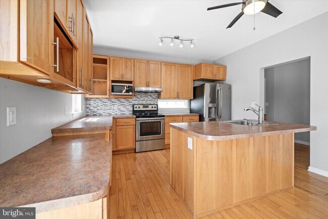 Building Photo - 228 Ariel Ave