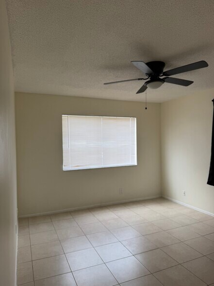 Building Photo - 2047 NW 56th Ave