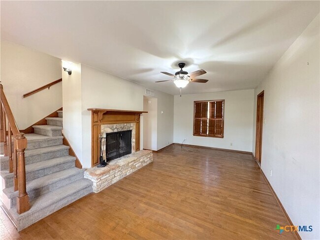 Building Photo - 850 Riviera Dr