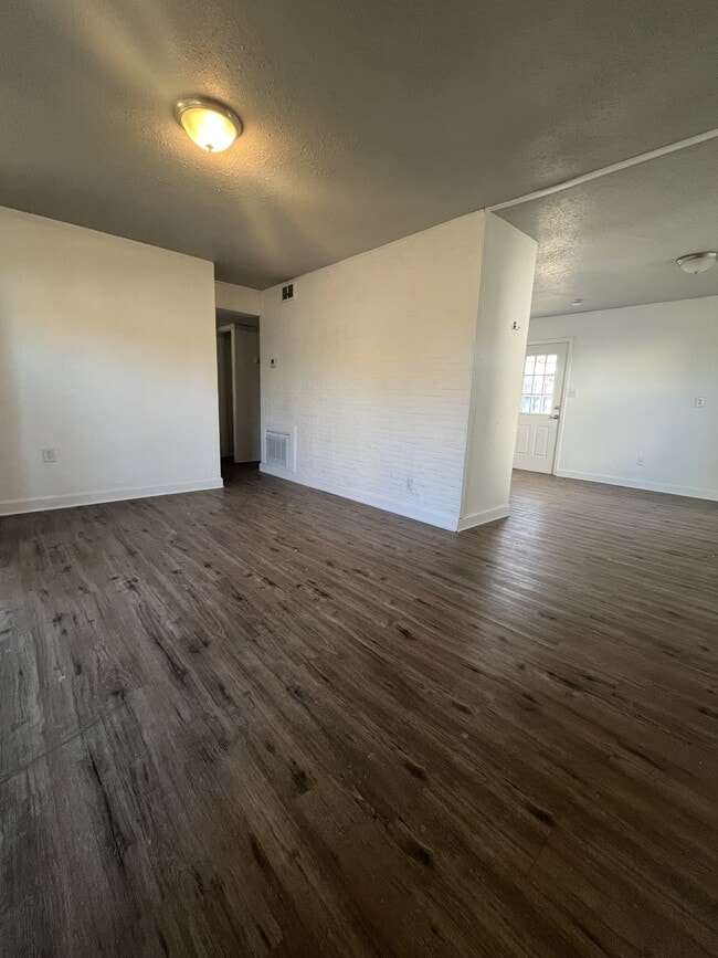 Building Photo - 715 St Barbara Ln