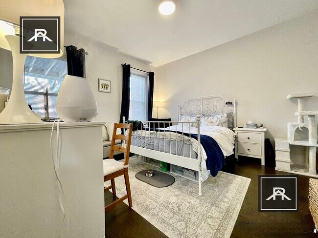 Building Photo - 5 Strathmore Rd