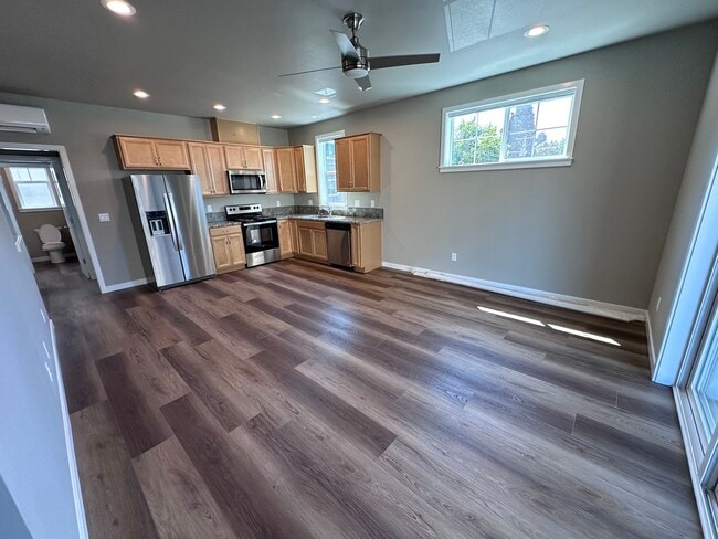 Building Photo - 4 Bedroom / 4 bath New Townhome. Every bedroom is its own Master Suite with your own full bathroo...