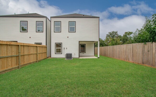 Building Photo - 1063 South Ln