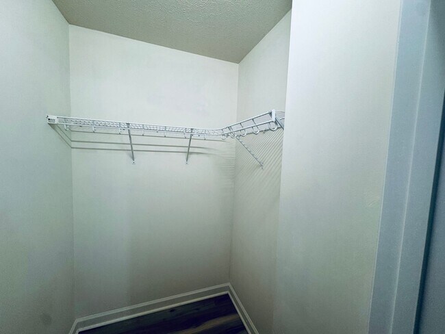 Building Photo - 1ST MONTH RENT HALF OFF