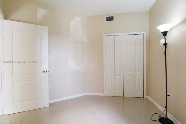 Building Photo - 3 br, 2.5 bath Condo - 8912 W Flagler St A...