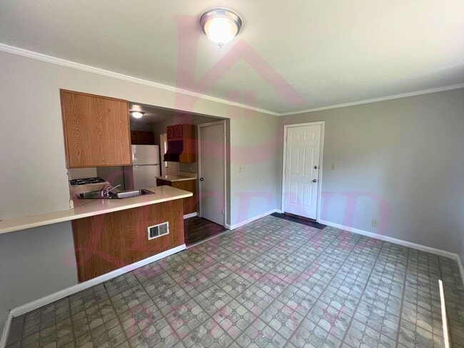 Building Photo - Charming 2-Bedroom Home with Bonus Room!