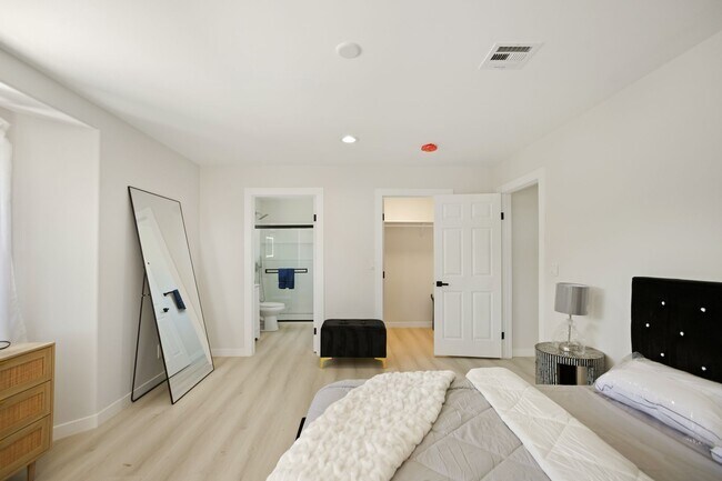 Building Photo - Tampa Haus